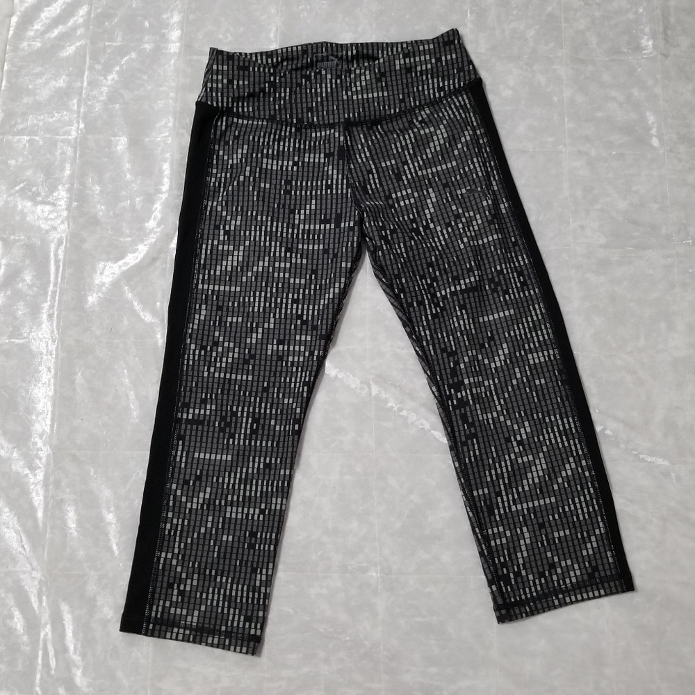 Puma Black & Gray Capris Leggings